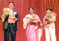 Mayor of Vizag receiving Women-friendly city award 2004