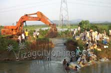 Yeleru canal breaches 